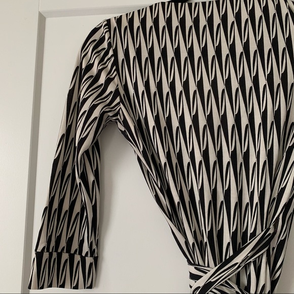 DVF Wrap Dress 3/4 Sleeves - Picture 12 of 12